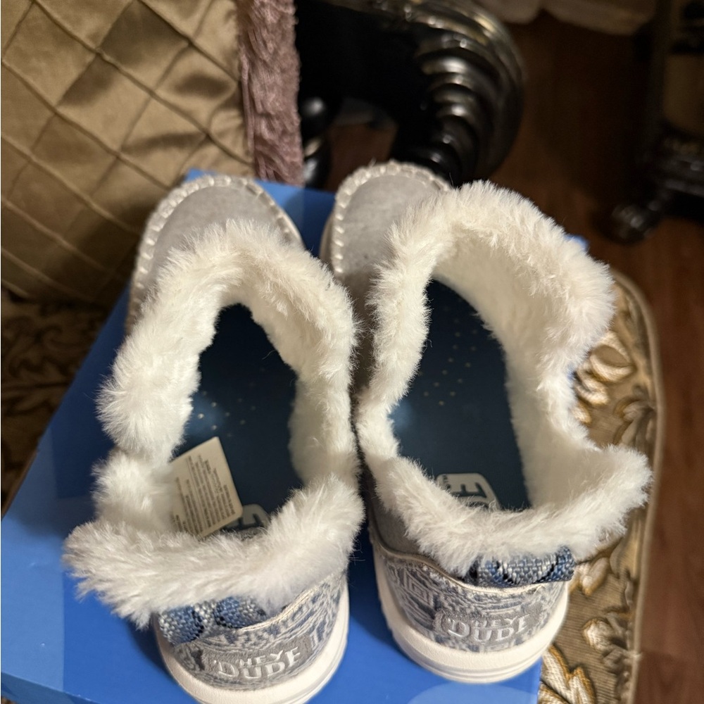 Women’s Size 7 Hey Dude Grey Faux-Fur Lined Ankle Booties - Picture 4 of 6